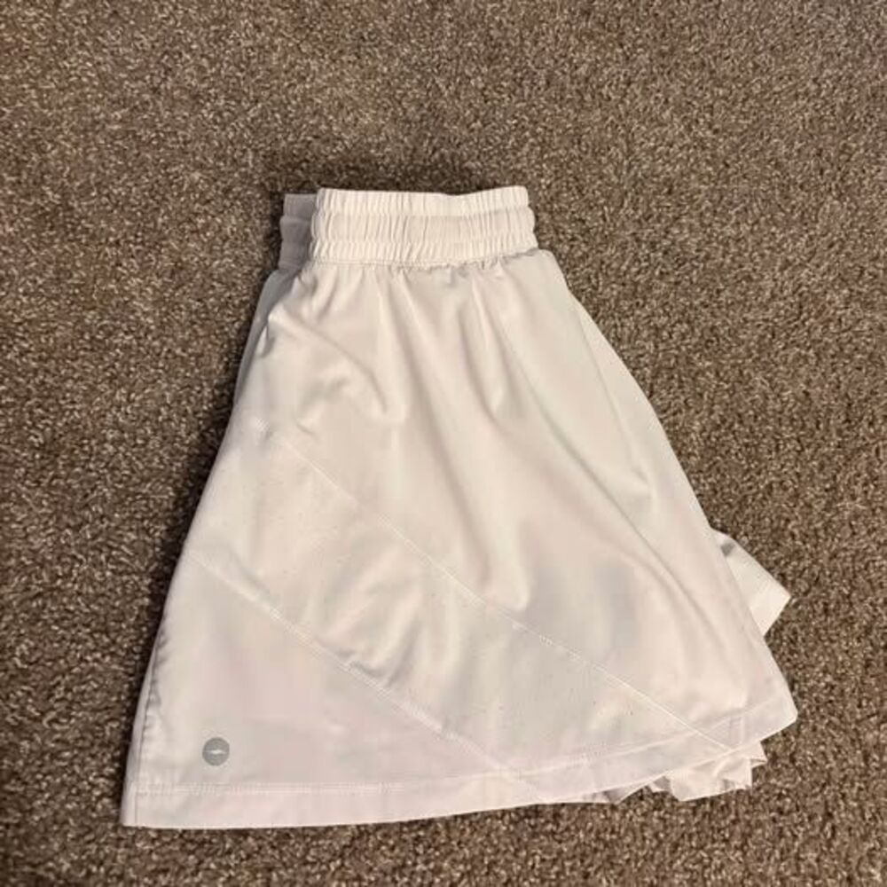 Women's Small (4/6) Avia White Athletic Shorts